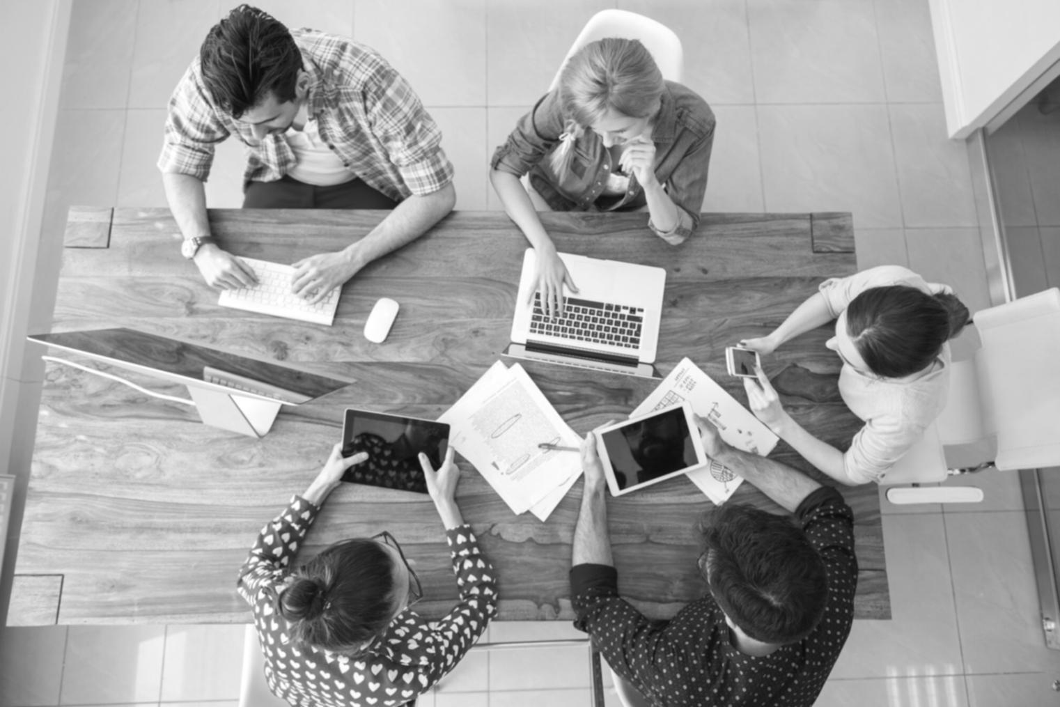 Stratégies d'épargne mensuelles adaptées aux petits budgets